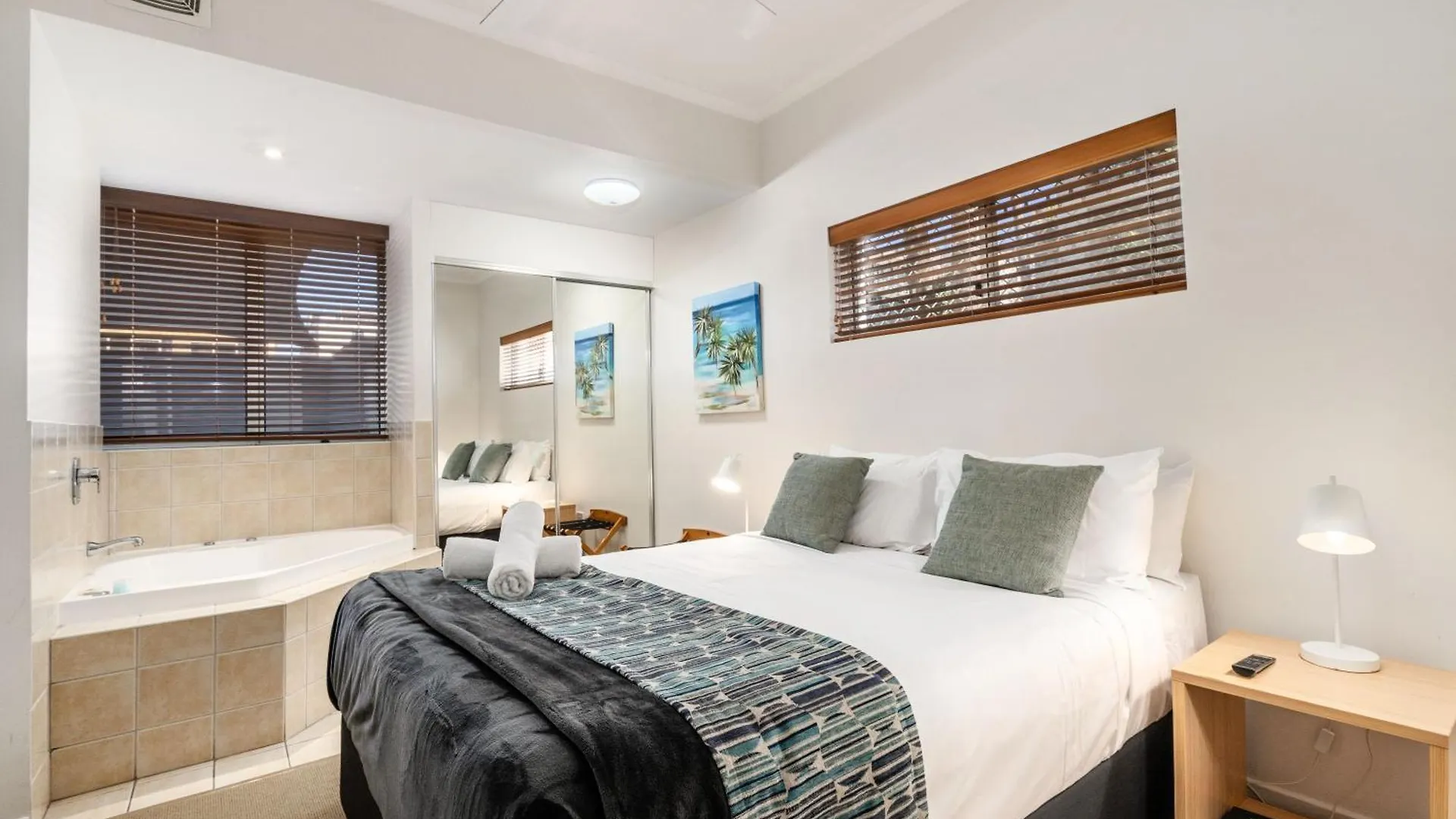 Rolling Surf Resort Калаундра