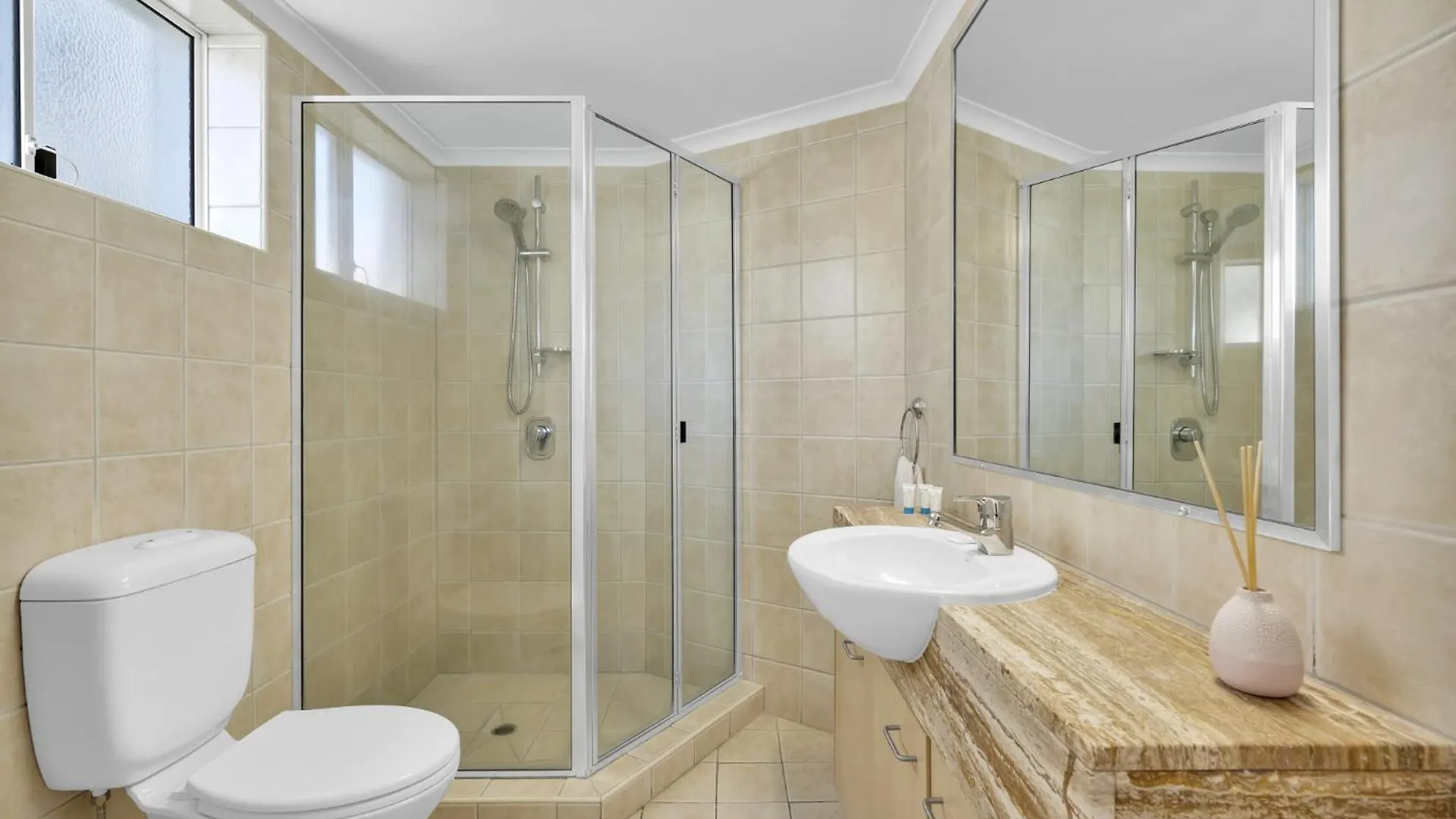 Rolling Surf Resort Калаундра