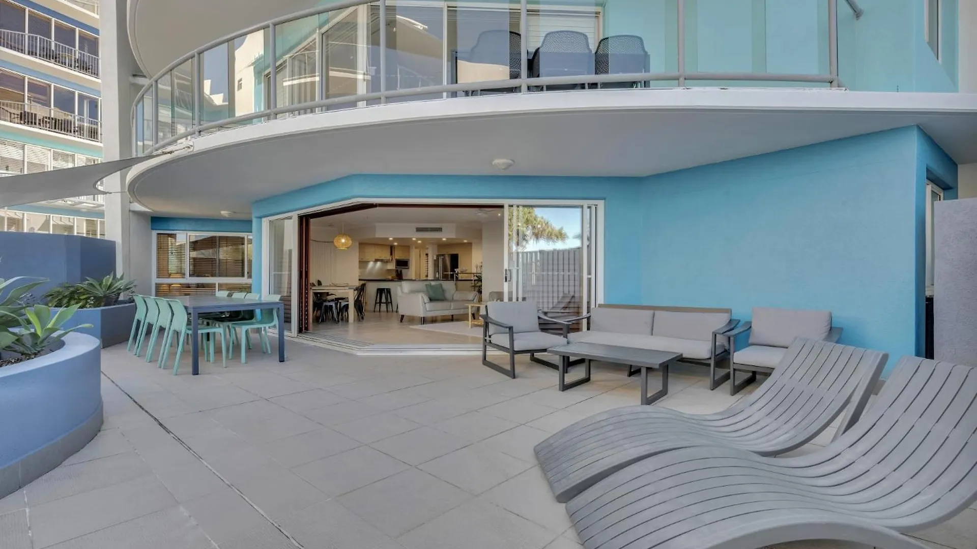 Rolling Surf Resort Калаундра
