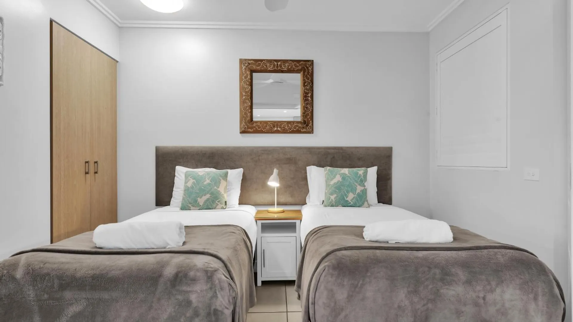 Rolling Surf Resort Калаундра 4*,  Австралия