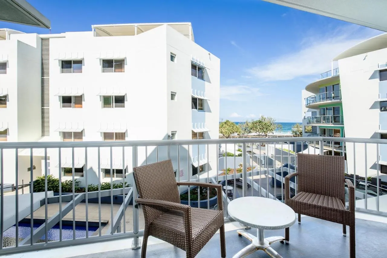****  Rolling Surf Resort Caloundra Australia