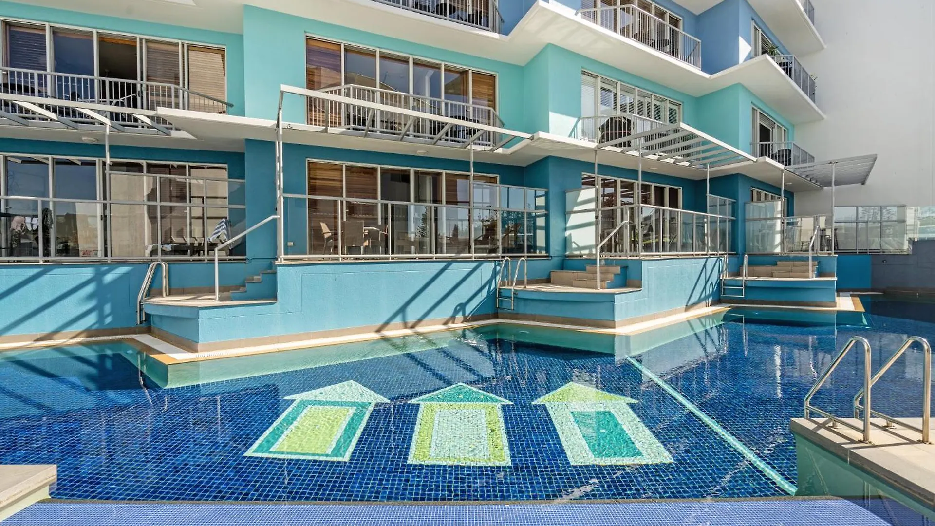 Rolling Surf Resort Caloundra